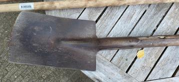 spade beschikbaar voor biedingen