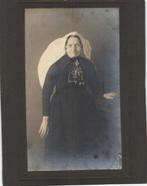 Grote kabinet -Klederdracht -Fraai- FOTO -American -Den Haag, Gebruikt, Verzenden, Foto, Klederdracht