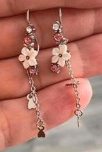 Prachtige cutie oorbellen met kleine bloemetjes, Verzenden, Zo goed als nieuw, Overige materialen