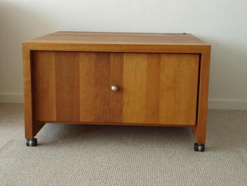 Tafel met lade / bijzettafel / hoektafel beschikbaar voor biedingen