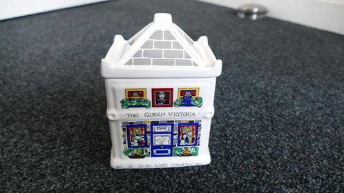 Theehuisje - A pub tea caddy - The Queen Victoria, Huis en Inrichting, Woonaccessoires | Overige, Zo goed als nieuw, Ophalen of Verzenden