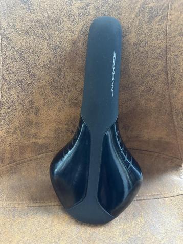 Fizik R1 regular zadel racefiets Carbon beschikbaar voor biedingen