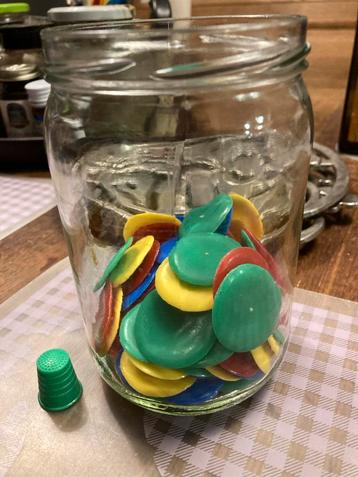 Fiches spel rood groen geel blauw, vingerhoed beschikbaar voor biedingen