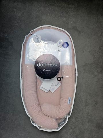 Doomoo babynestje cocoon licht roze beschikbaar voor biedingen