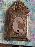 Antieke borstelkast met spiegel, Ophalen