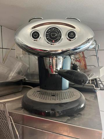 Illy espresso apparaat beschikbaar voor biedingen