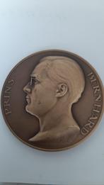 bronzen penning , met de afbeelding van prins bernhart, Postzegels en Munten, Penningen en Medailles, Verzenden, Brons, Nederland