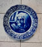 Bord Boch Frères La Louvière - Lezende Oude Vrouw, Antiek en Kunst, Ophalen of Verzenden