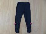 Donker blauwe legging met bloemetje maat 110/116 Terstal, Broek, Europe Kids, Meisje, Ophalen of Verzenden