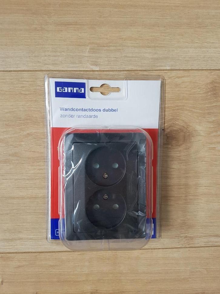 Gamma Wandcontactdoos. Dubbel. Zonder aarde. Zwart., Doe-het-zelf en Verbouw, Elektra en Kabels, Nieuw, Overige typen, Ophalen of Verzenden