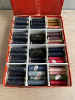 Vintage hard kartonnen doos klosjes garen garendoos 🧵🪡, Ophalen of Verzenden, Gebruikt, Garen of Naald(en)