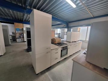 Complete keuken Compleet met APP 120Keukens op voorraad 2796 beschikbaar voor biedingen