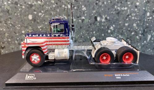 Mack R series 1966 blauw/wit 1:43 Ixo V995, Hobby en Vrije tijd, Modelauto's | 1:43, Nieuw, Bus of Vrachtwagen, Overige merken