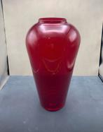 Roode vloer vaas, Ophalen of Verzenden, Minder dan 50 cm, Rood, Glas