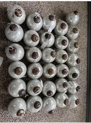 Heksenballen  beschikbaar voor biedingen