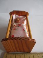 poppenhuis kinderbedje met caco popje merk Caco, Verzamelen, Ophalen of Verzenden, Gebruikt, Decoratie