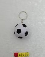 1042. Sleutelhanger voetbal  Zachte voetbal, soort stressbal, Nieuw, Sport, Ophalen of Verzenden