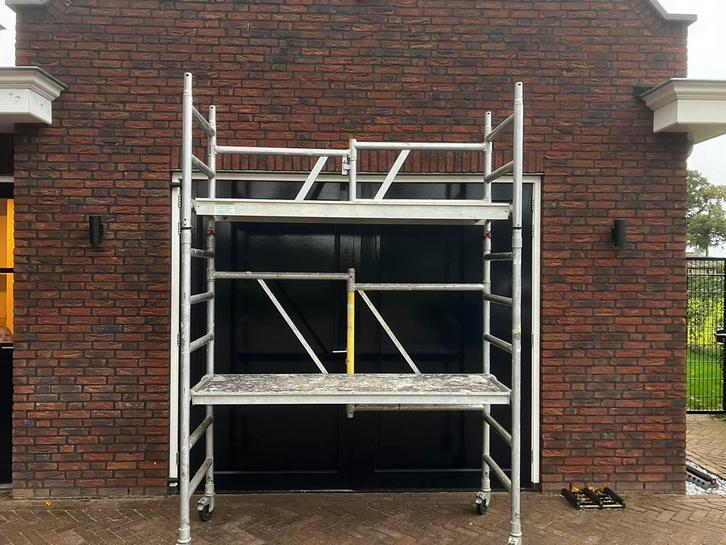 Rol-/ kamersteiger te huur., Doe-het-zelf en Verbouw, Steigers, Zo goed als nieuw, Rolsteiger of Kamersteiger, 5 meter of hoger