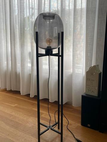 Moderne Vloerlamp met Glazen Kap