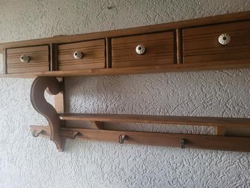 Brocante kapstok/ regaal beschikbaar voor biedingen