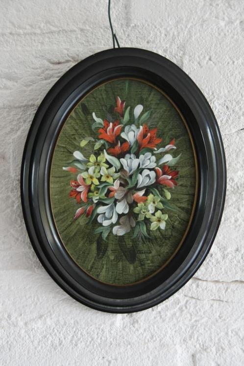 Schilderij met bloemen, ovaal model. Olieverf., Antiek en Kunst, Kunst | Schilderijen | Klassiek, Ophalen of Verzenden