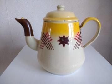 Antieke theepot emaille uit jaren 30 geel en beige beschikbaar voor biedingen