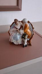 Vintage porseleinen Beeldje Victoriaans echtpaar, Ophalen of Verzenden, Zo goed als nieuw, Dier