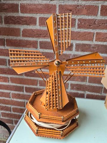 Houten Windmolen Lamp beschikbaar voor biedingen