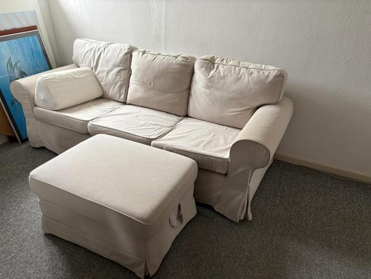 Bankstel met poef Ikea Ektorp, Huis en Inrichting, Banken | Bankstellen, Gebruikt, Rechte bank, Driepersoons, 75 tot 100 cm, Hout