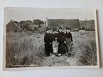 Terschelling Duinwandeling in Klederdracht, Ophalen of Verzenden, 1940 tot 1960, Gelopen, Waddeneilanden