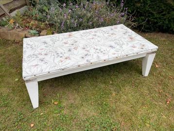 Gratis massief houten (salon)tafel beschikbaar voor biedingen