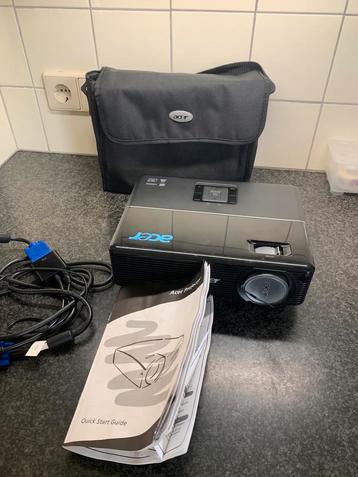Acer beamer en geluid boxset beschikbaar voor biedingen
