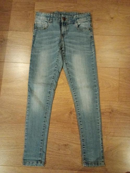 Mooie lichtblauwe spijkerbroek mt 152, Kinderen en Baby's, Kinderkleding | Maat 152, Zo goed als nieuw, Meisje, Broek, Ophalen of Verzenden