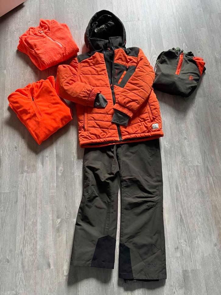 Skipak van Protest maat 140 inclusief 6 pully’s, Sport en Fitness, Skiën en Langlaufen, Gebruikt, Kleding, Skiën, Protest, Ophalen of Verzenden