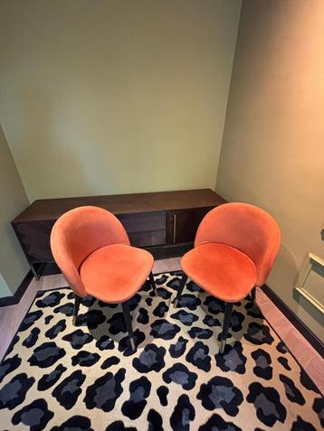 4 Compacte eetkamerstoelen