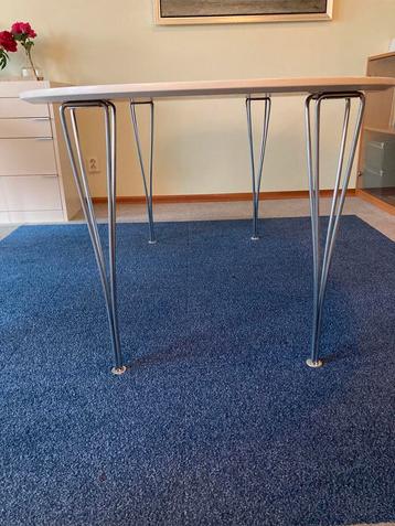 Te koop: superellipse design eettafel Fritz Hansen beschikbaar voor biedingen