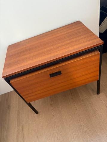 Vintage Retro Kastje televisiekast opbergkast beschikbaar voor biedingen