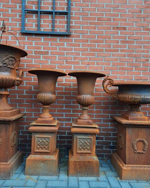 Gietijzeren tuinvazen tuinvaas bloempot bloembak op sokkel, Tuin en Terras, Tuinvazen, Nieuw, Ophalen