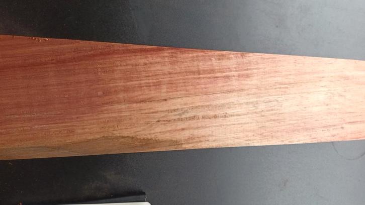 Padouk blok nr 15.   62 x 15 x 5 cm, Hobby en Vrije tijd, Overige Hobby en Vrije tijd, Ophalen of Verzenden