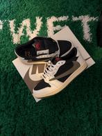 Travis Scott Air Jordan 1 Low Olive - Maat 38, Kleding | Heren, Schoenen, Ophalen of Verzenden, Zo goed als nieuw, Zwart, Sneakers of Gympen