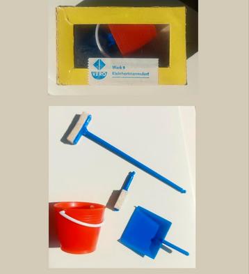 Vintage poppenhuis schoonmaak set Vero 60s nieuw in doosje  beschikbaar voor biedingen