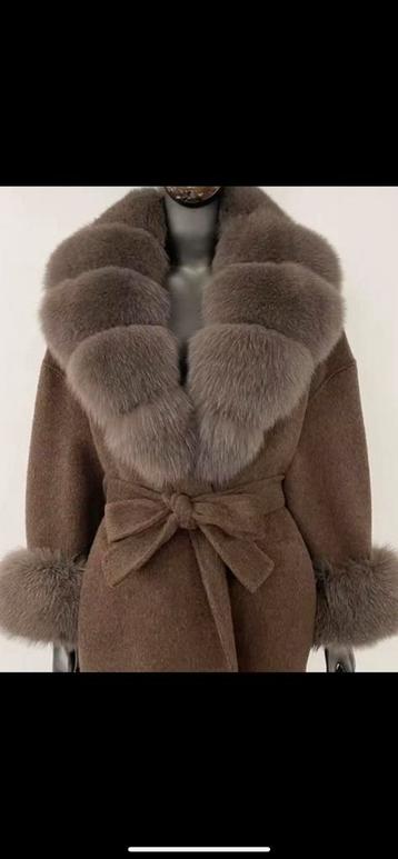 Luxe lange mantel jas met echt bont beschikbaar voor biedingen