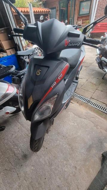 Btc Victory scooter, gele plaat beschikbaar voor biedingen