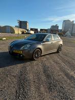 Alfa Romeo Giulietta 1.750 TBI 2014 Grijs, Auto's, 65 €/maand, 1295 kg, 4 cilinders, Leder