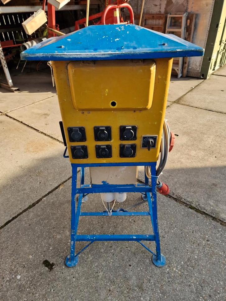 Zwerfkast / Verdeelkast te koop, Doe-het-zelf en Verbouw, Elektra en Kabels, Gebruikt, Overige typen, Ophalen