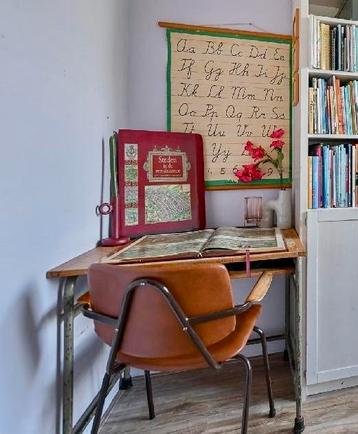 Vintage School Bureau (81 * 65) beschikbaar voor biedingen