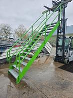 Stalen trap groen. Hoog 2,8 mtr. Nog194
