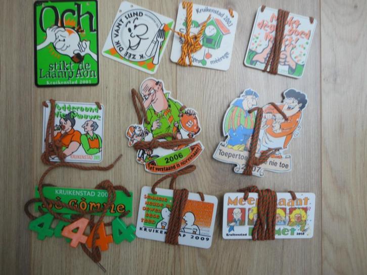 Diverse Carnavals emblemen Tilburg Kruikenstad 2001 t/m 2010, Kleding | Heren, Carnavalskleding en Feestkleding, Zo goed als nieuw