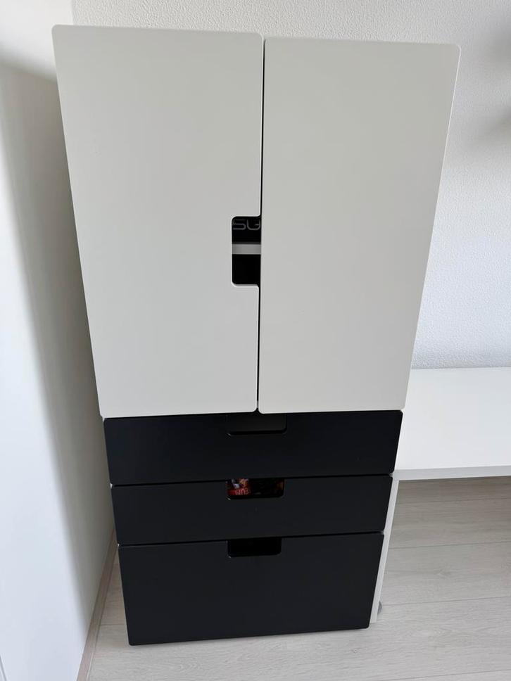 Ikea boekenkast + banken 2x, Huis en Inrichting, Kasten | Roldeurkasten en Archiefkasten, Zo goed als nieuw, 100 tot 150 cm, 50 tot 100 cm