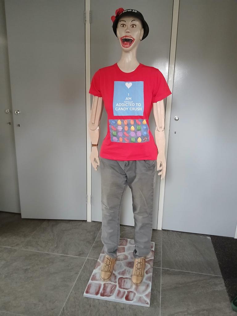 Originele houten Sarah pop te huur, Ophalen, Zo goed als nieuw, Abraham of Sarah